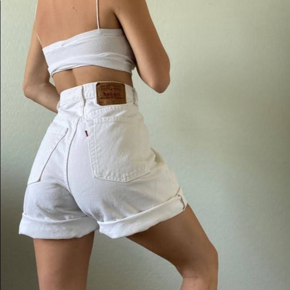 Vintage 1995 high waisted white Levi shorts